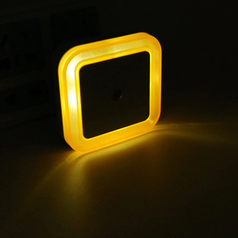 Luce notturna a LED senza fili con sensore di illuminazione Mini lampada da notte con spina UE per la decorazione della camera da letto dei bambini