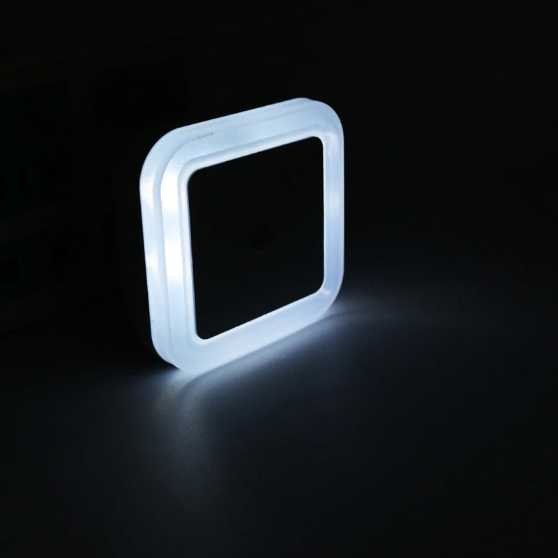 Luce notturna a LED senza fili con sensore di illuminazione Mini lampada da notte con spina UE per la decorazione della camera da letto dei bambini
